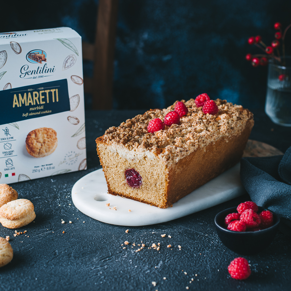 Plumcake al burro d’arachidi e lamponi e crumble di Amaretti Morbidi Gentilini