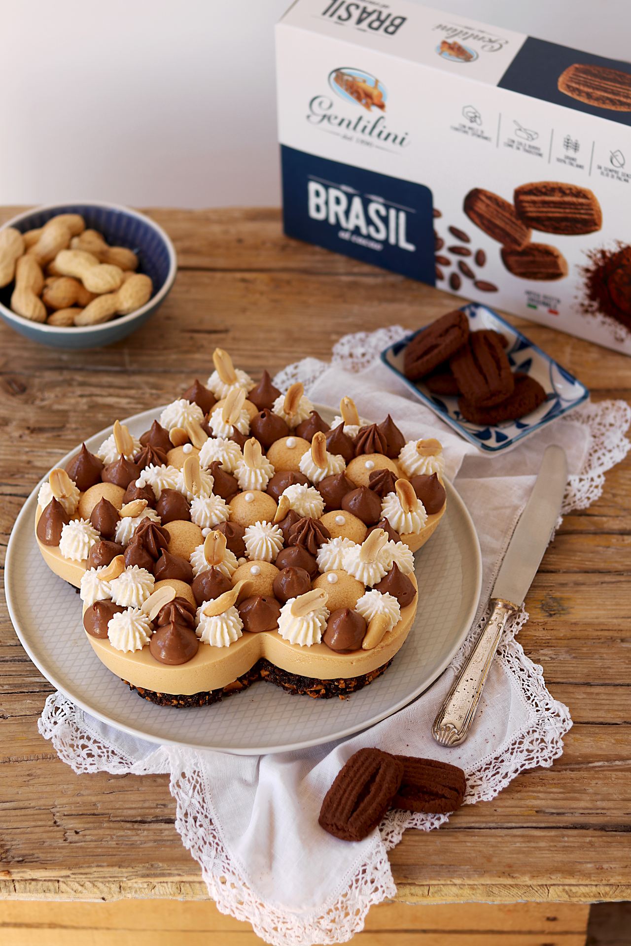Torta mousse al caramello, arachidi e Brasil Gentilini