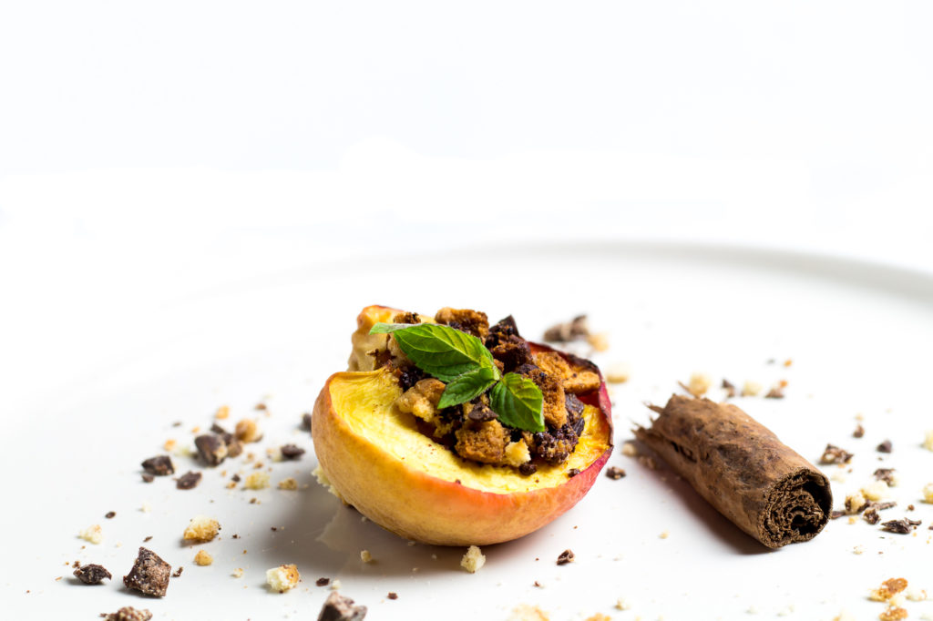 Pesche ripiene al forno con Margherite Gentilini